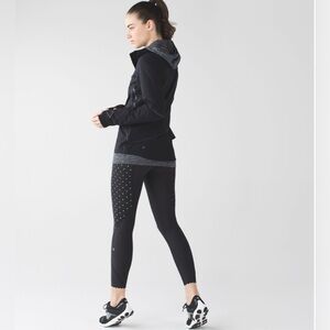 Lululemon Tight Stuff Tight in Black/Sequin Dot Black Silver/White | Size 8
